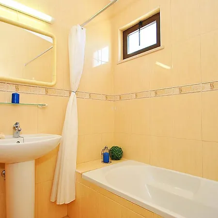Isis - Com Piscina Aquecivel E Bbq - * Albufeira