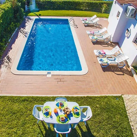 Isis - Com Piscina Aquecível E Bbq - *